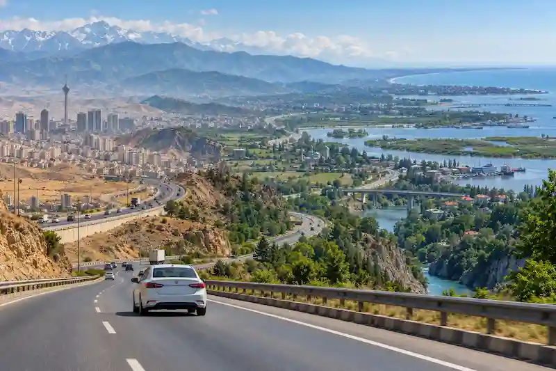 مسیر تهران به بندر انزلی از چه شهرهایی می‌گذرد؟